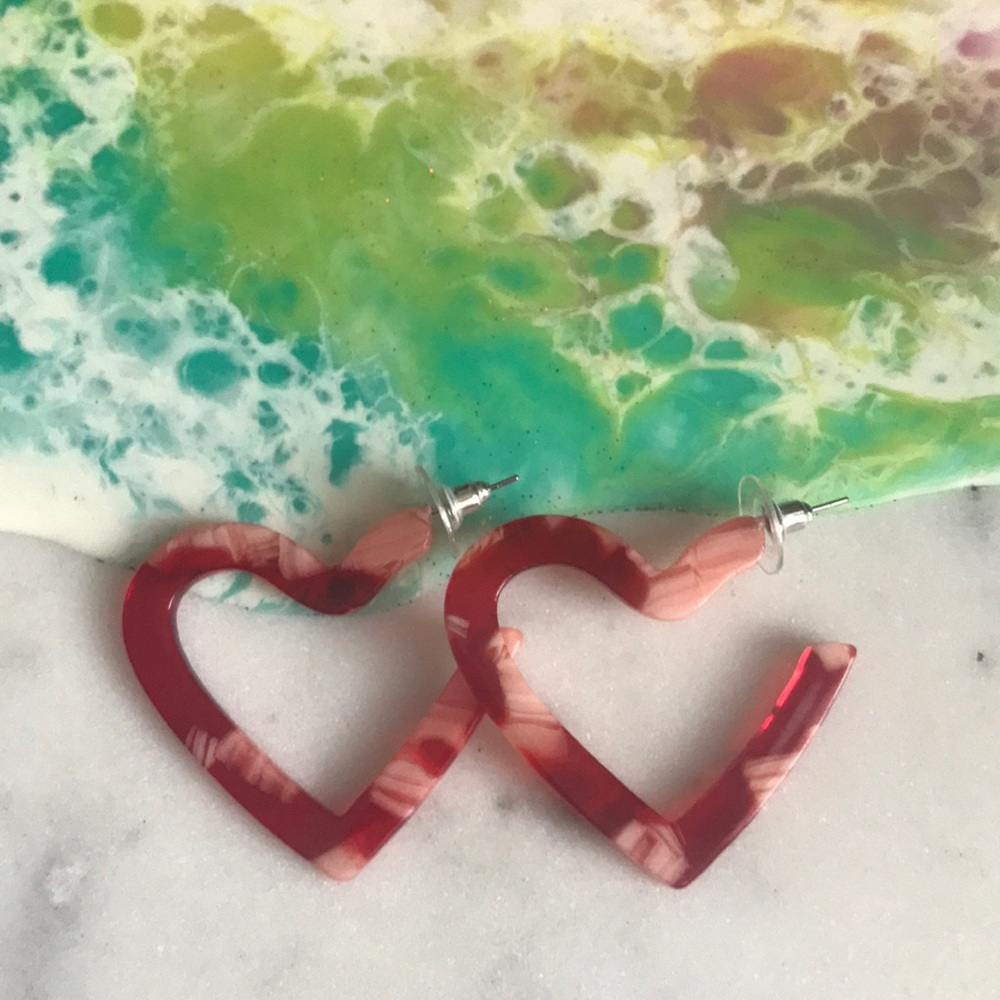 💥CLEARANCE💥Red Swirled Acrylic Heart Earrings
